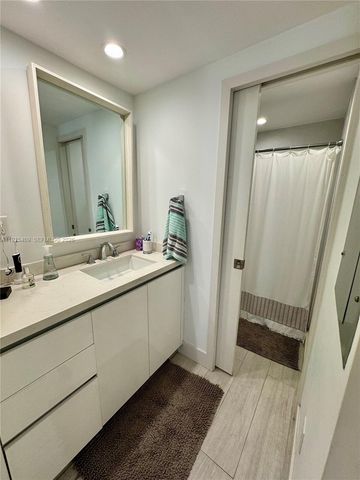 881 Ocean Drive TH7, Key Biscayne, FL 33149