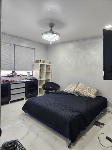 10046 Winding Lake Rd 201, Sunrise, FL 33351