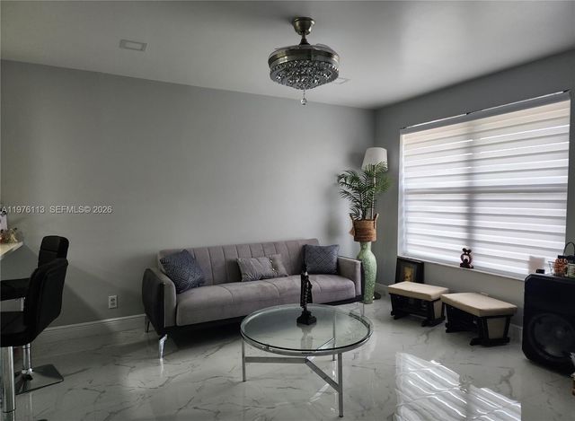 10046 Winding Lake Rd 201, Sunrise, FL 33351