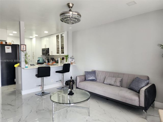 10046 Winding Lake Rd 201, Sunrise, FL 33351