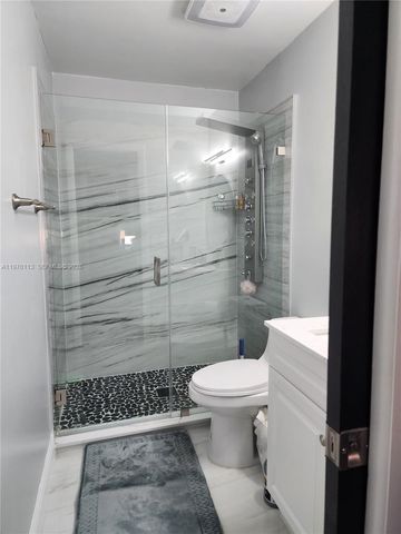 10046 Winding Lake Rd 201, Sunrise, FL 33351