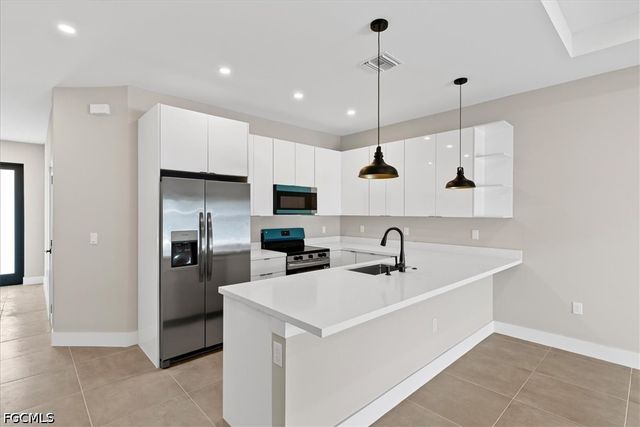 3860 KITTYHAWK DR 3860, Fort Myers, FL 33905