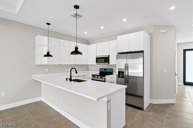 3860 KITTYHAWK DR 3860, Fort Myers, FL 33905