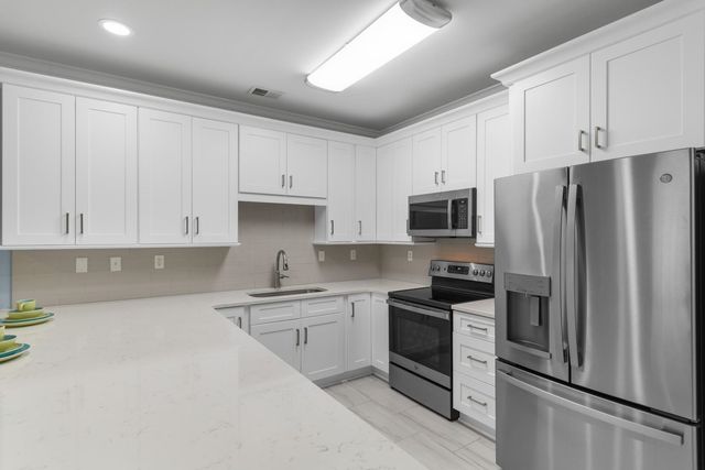 4874 Luster Leaf Cir Apt 204, Myrtle Beach, SC 29577