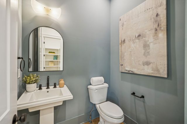 576 Watsonwood Dr, Nashville, TN 37211