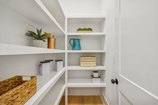 576 Watsonwood Dr, Nashville, TN 37211