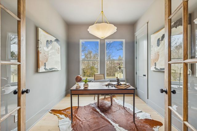 576 Watsonwood Dr, Nashville, TN 37211