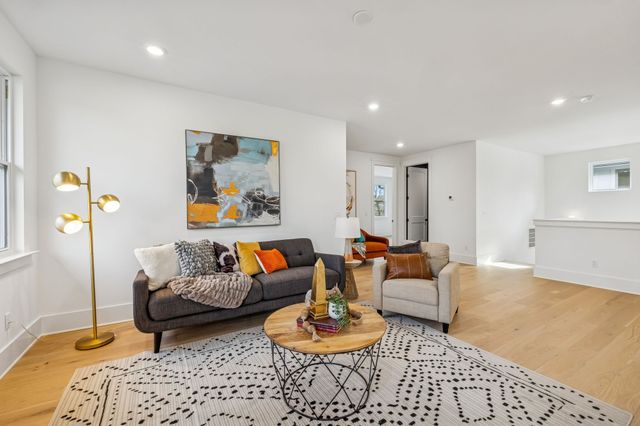 576 Watsonwood Dr, Nashville, TN 37211