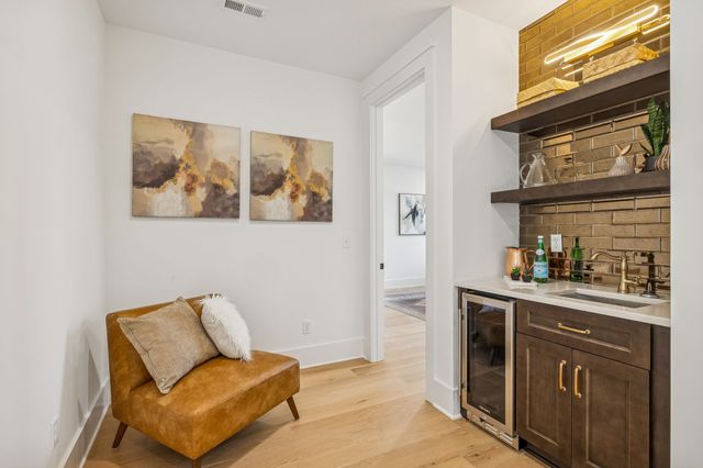 576 Watsonwood Dr, Nashville, TN 37211