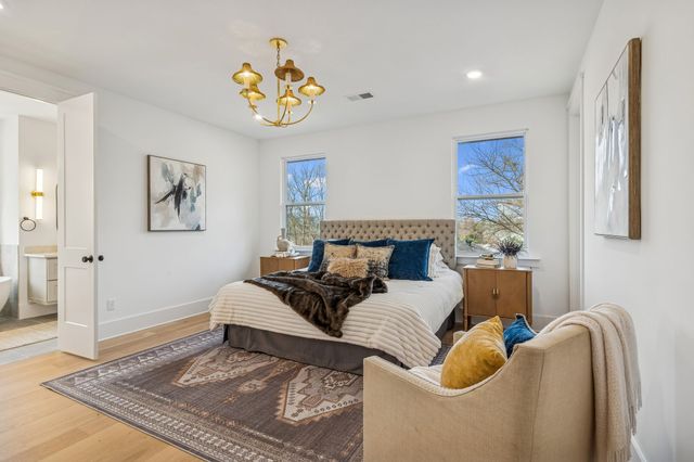 576 Watsonwood Dr, Nashville, TN 37211