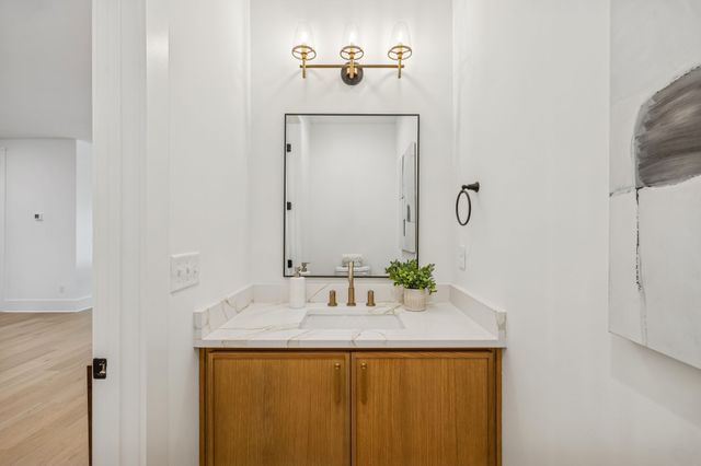 576 Watsonwood Dr, Nashville, TN 37211