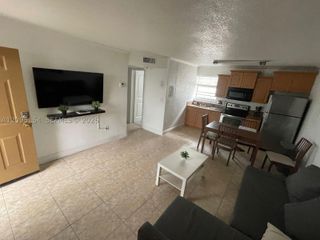 427 SW 6th St 2, Miami, FL 33130