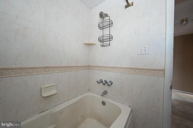 242 LEWIS RD, Springfield, PA 19064