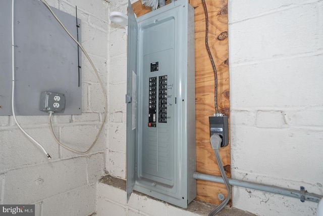 242 LEWIS RD, Springfield, PA 19064