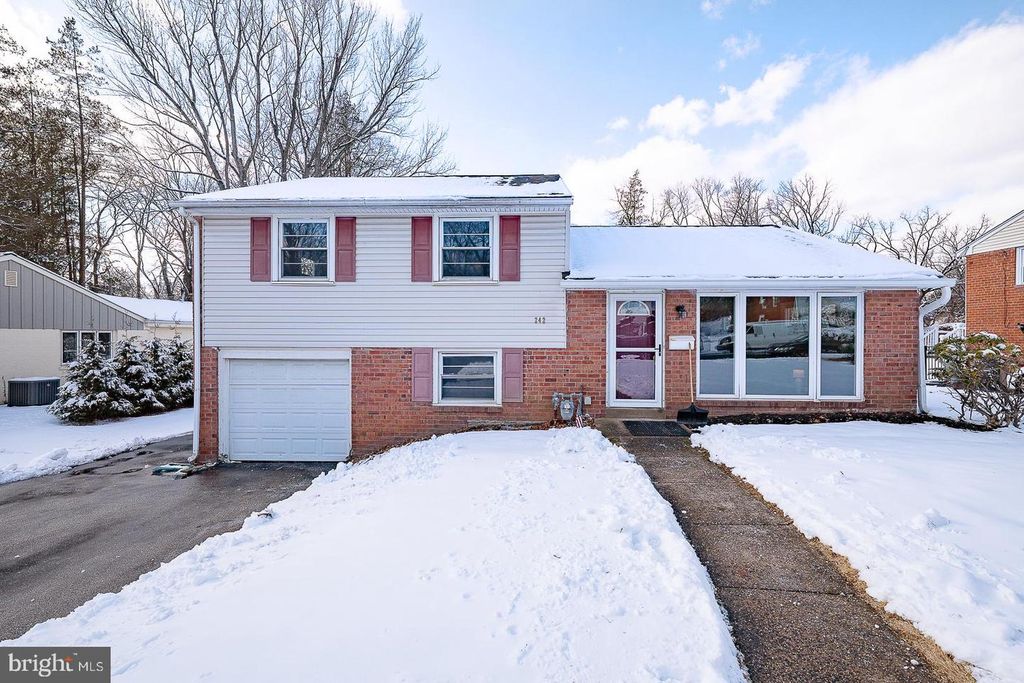 242 LEWIS RD, Springfield, PA 19064