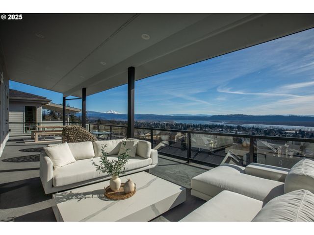 356 W W St, Washougal, WA 98671