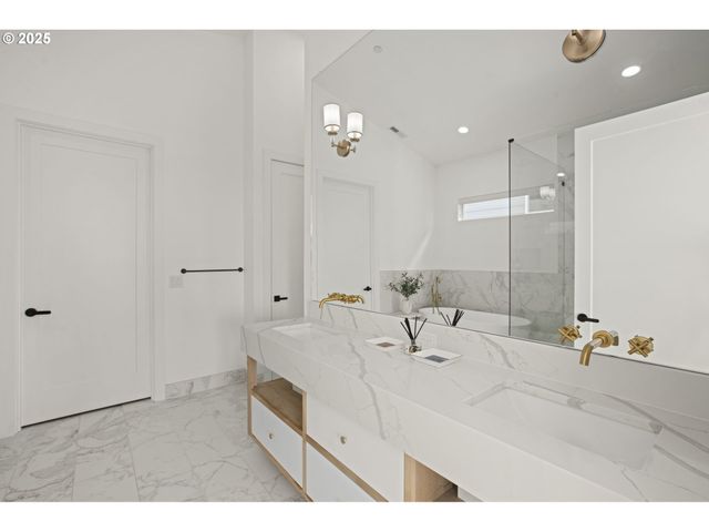 356 W W St, Washougal, WA 98671