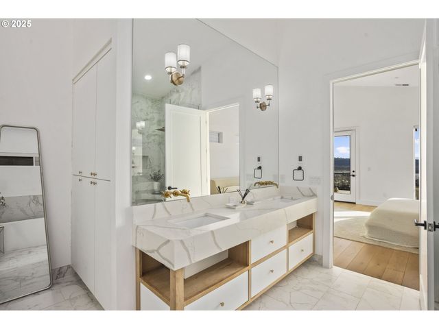 356 W W St, Washougal, WA 98671