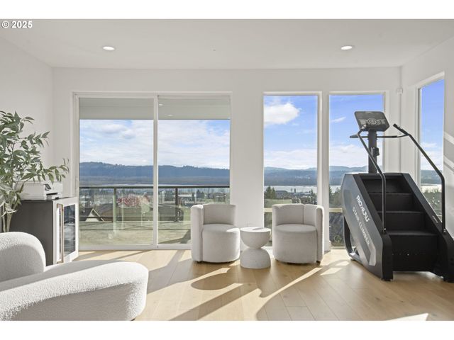 356 W W St, Washougal, WA 98671