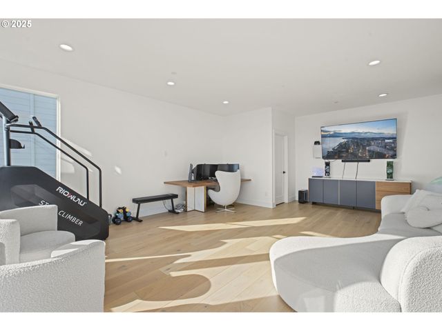 356 W W St, Washougal, WA 98671