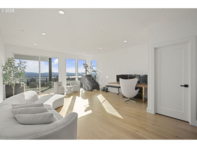 356 W W St, Washougal, WA 98671