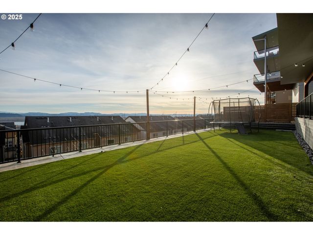 356 W W St, Washougal, WA 98671