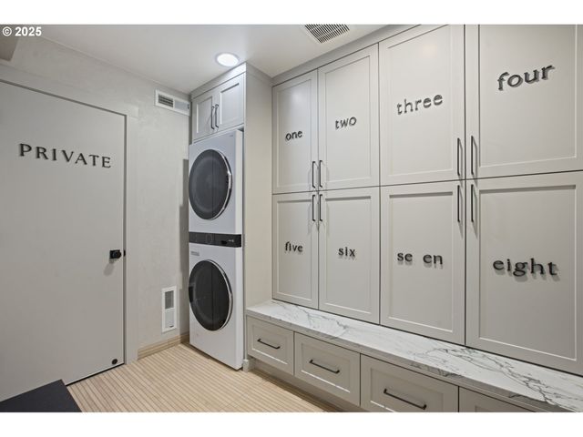 356 W W St, Washougal, WA 98671