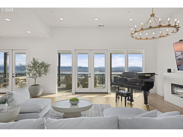 356 W W St, Washougal, WA 98671