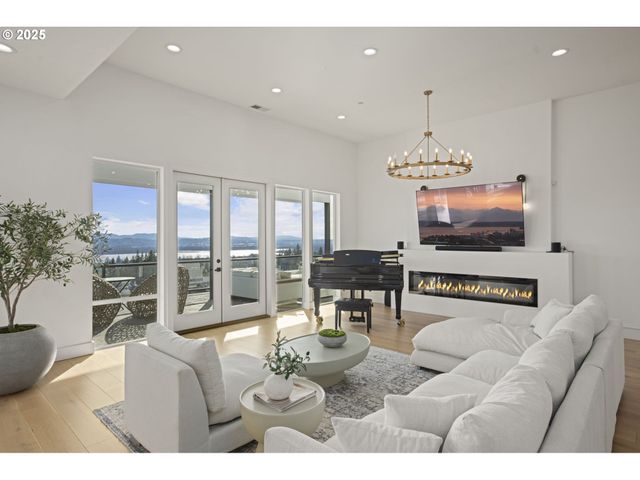 356 W W St, Washougal, WA 98671