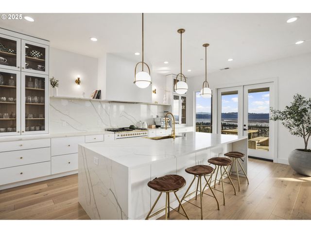 356 W W St, Washougal, WA 98671