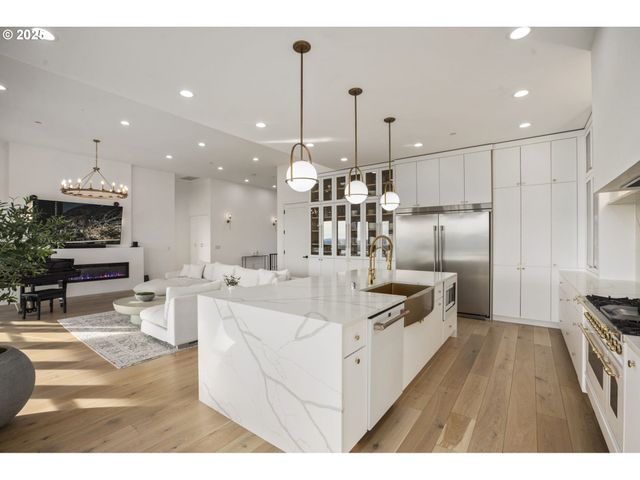 356 W W St, Washougal, WA 98671