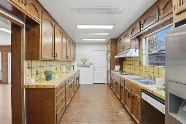 2055 Oakwood Drive, East Palo Alto, CA 94303