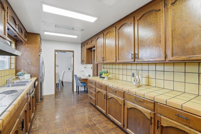 2055 Oakwood Drive, East Palo Alto, CA 94303