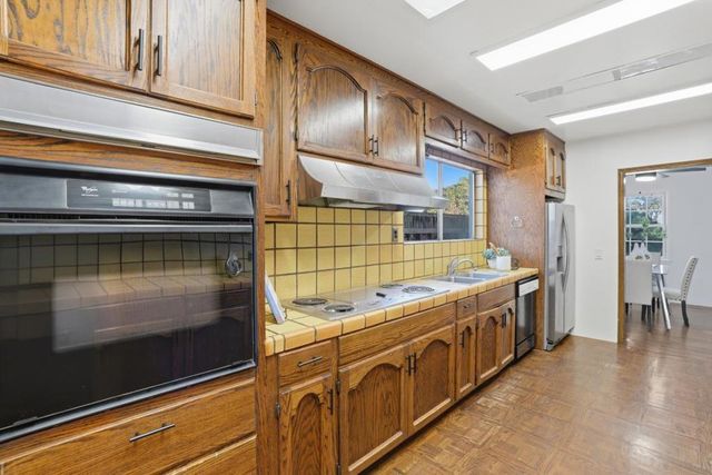 2055 Oakwood Drive, East Palo Alto, CA 94303