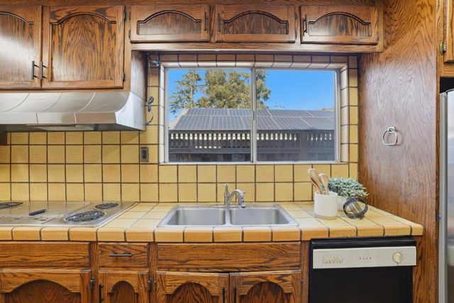 2055 Oakwood Drive, East Palo Alto, CA 94303