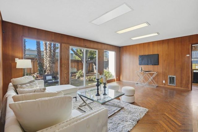 2055 Oakwood Drive, East Palo Alto, CA 94303