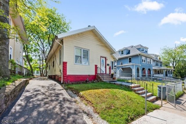 42 Scheerer Ave, Newark City, NJ 07112