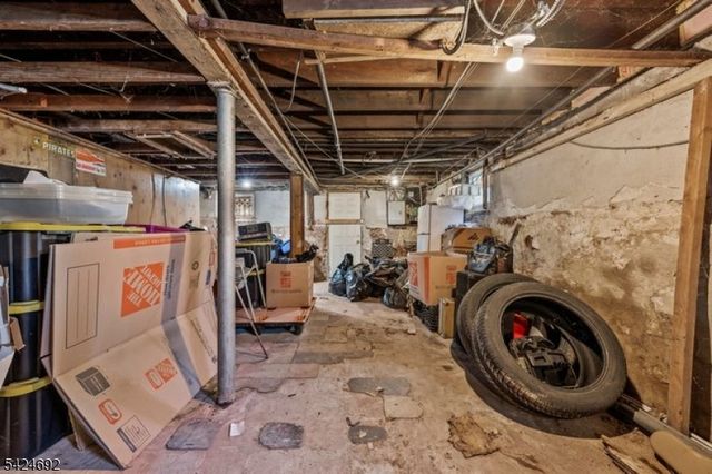 42 Scheerer Ave, Newark City, NJ 07112