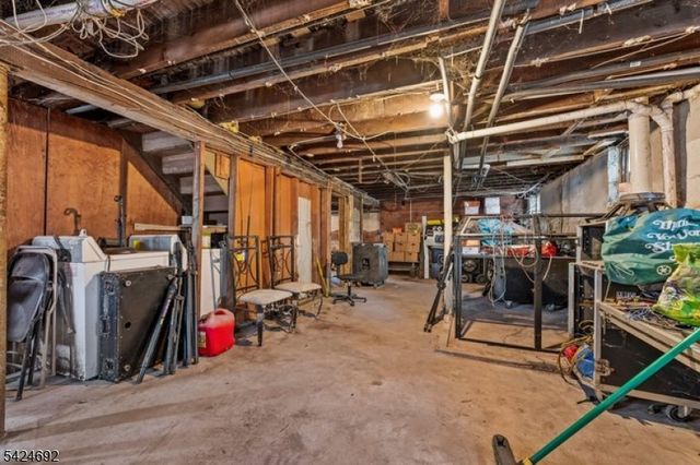 42 Scheerer Ave, Newark City, NJ 07112