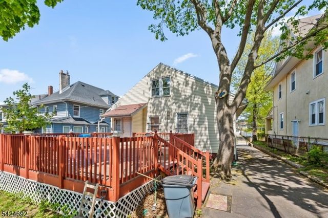 42 Scheerer Ave, Newark City, NJ 07112
