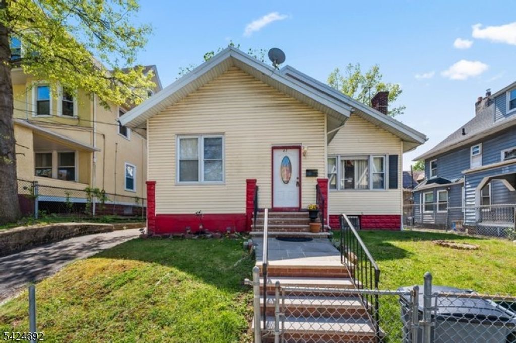 42 Scheerer Ave, Newark City, NJ 07112