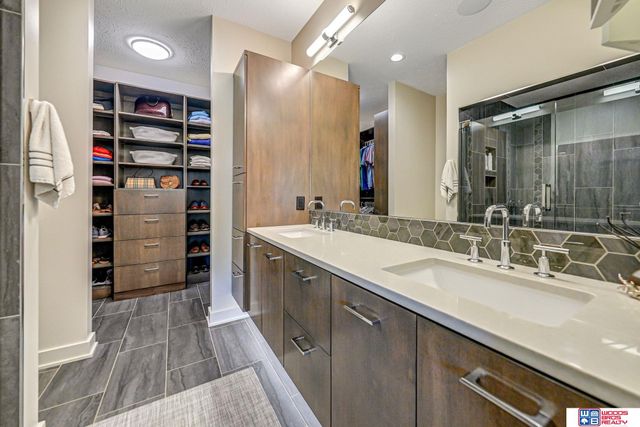 8930 Birdie Run, Lincoln, NE 68520