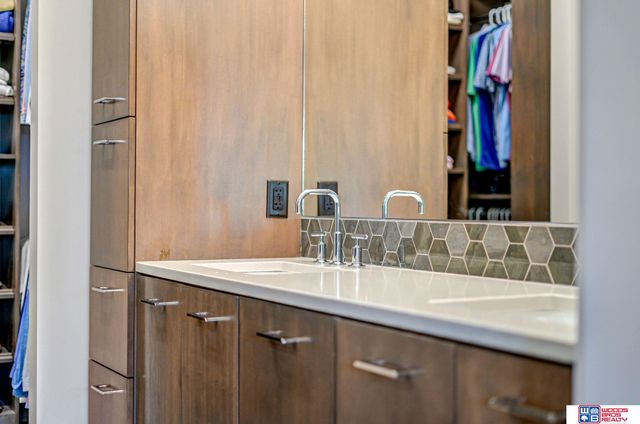 8930 Birdie Run, Lincoln, NE 68520