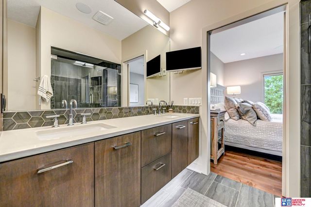 8930 Birdie Run, Lincoln, NE 68520