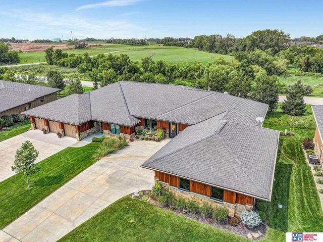 8930 Birdie Run, Lincoln, NE 68520