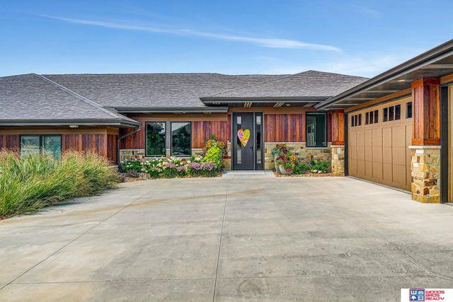 8930 Birdie Run, Lincoln, NE 68520