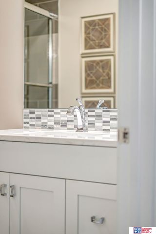 8930 Birdie Run, Lincoln, NE 68520