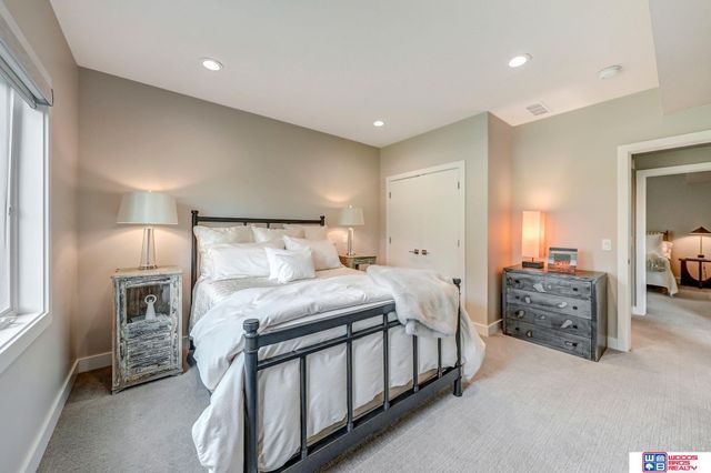 8930 Birdie Run, Lincoln, NE 68520