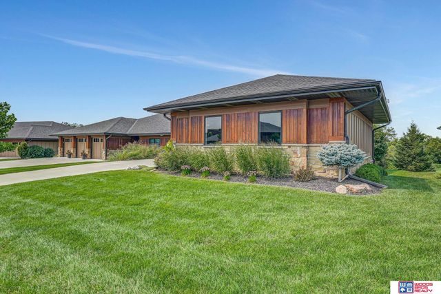 8930 Birdie Run, Lincoln, NE 68520