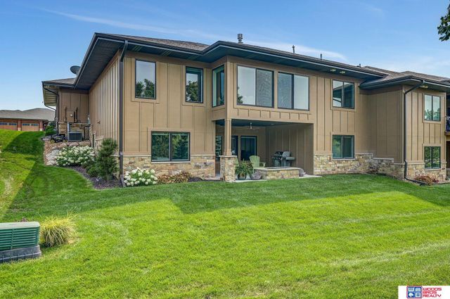 8930 Birdie Run, Lincoln, NE 68520